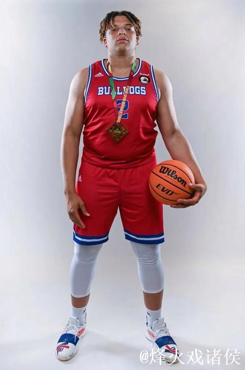 上海队新领袖强势登场，大外援洛夫顿闪耀全场