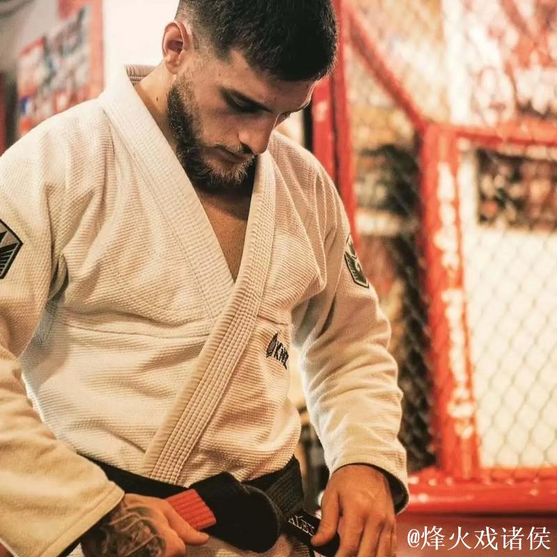 UFC冠军托普里亚立志三冠王并计划征战职业拳坛